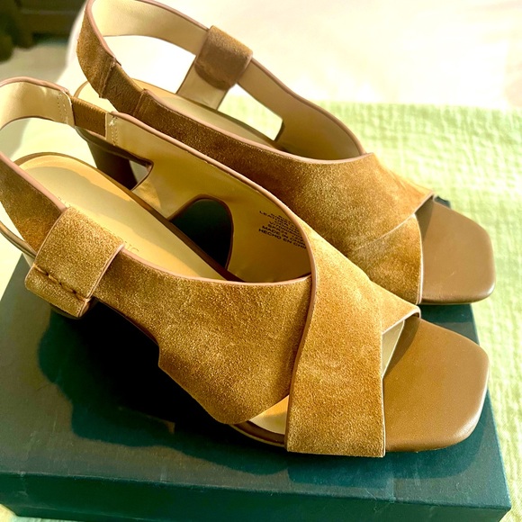 LEATHER CROSSOVER HEELED SANDAL - Picture 2 of 5